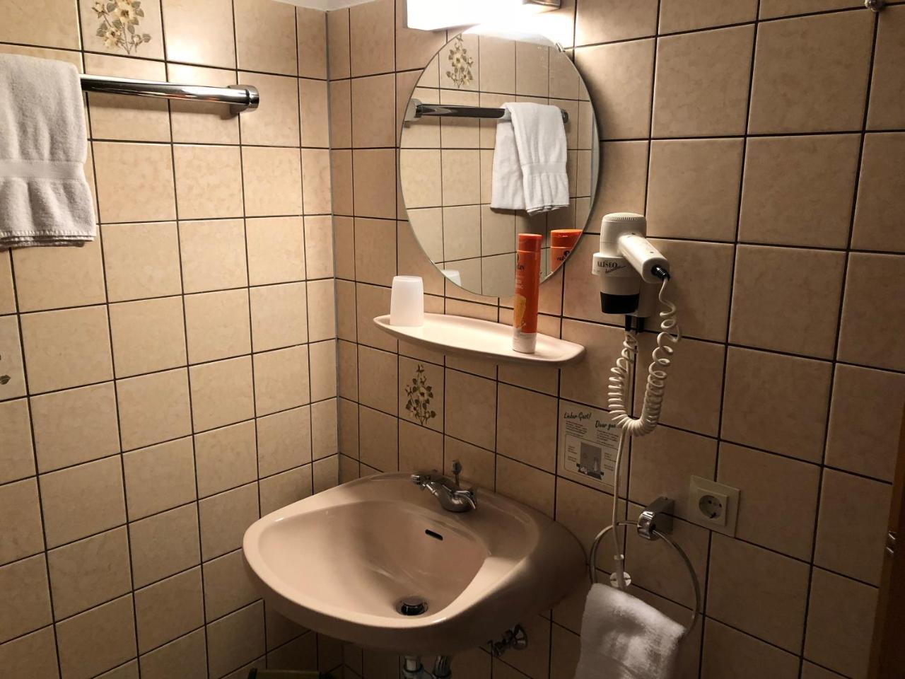 Flecker Hotel Freudenberg  Buitenkant foto